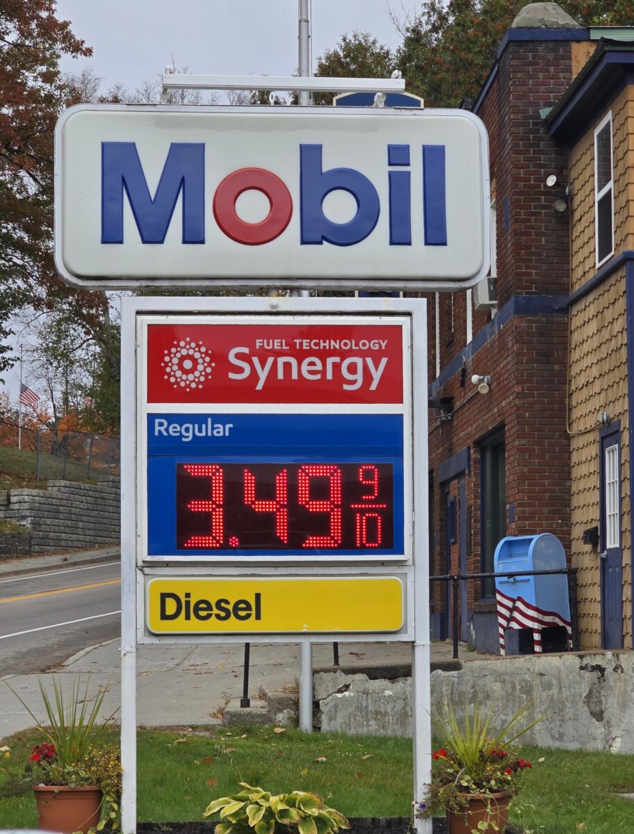 Broadway Mobil, Saranac Lake